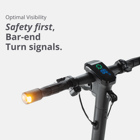 Sicht auf den VMAX VX2 PRO mit aktiviertem seitlichem Blinker – optimal sichtbar durch Bar-End-Blinker.