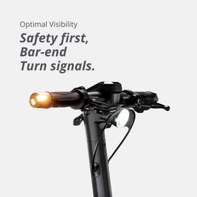 Beleuchteter Blinker und Frontscheinwerfer des VMAX VX5 PRO – für maximale Sichtbarkeit und Sicherheit.