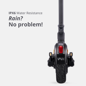Rückansicht des VMAX VX5 PRO mit integrierter Blinkeranlage und IPX6-Schutz gegen Wasser – ideal bei Regenwetter.