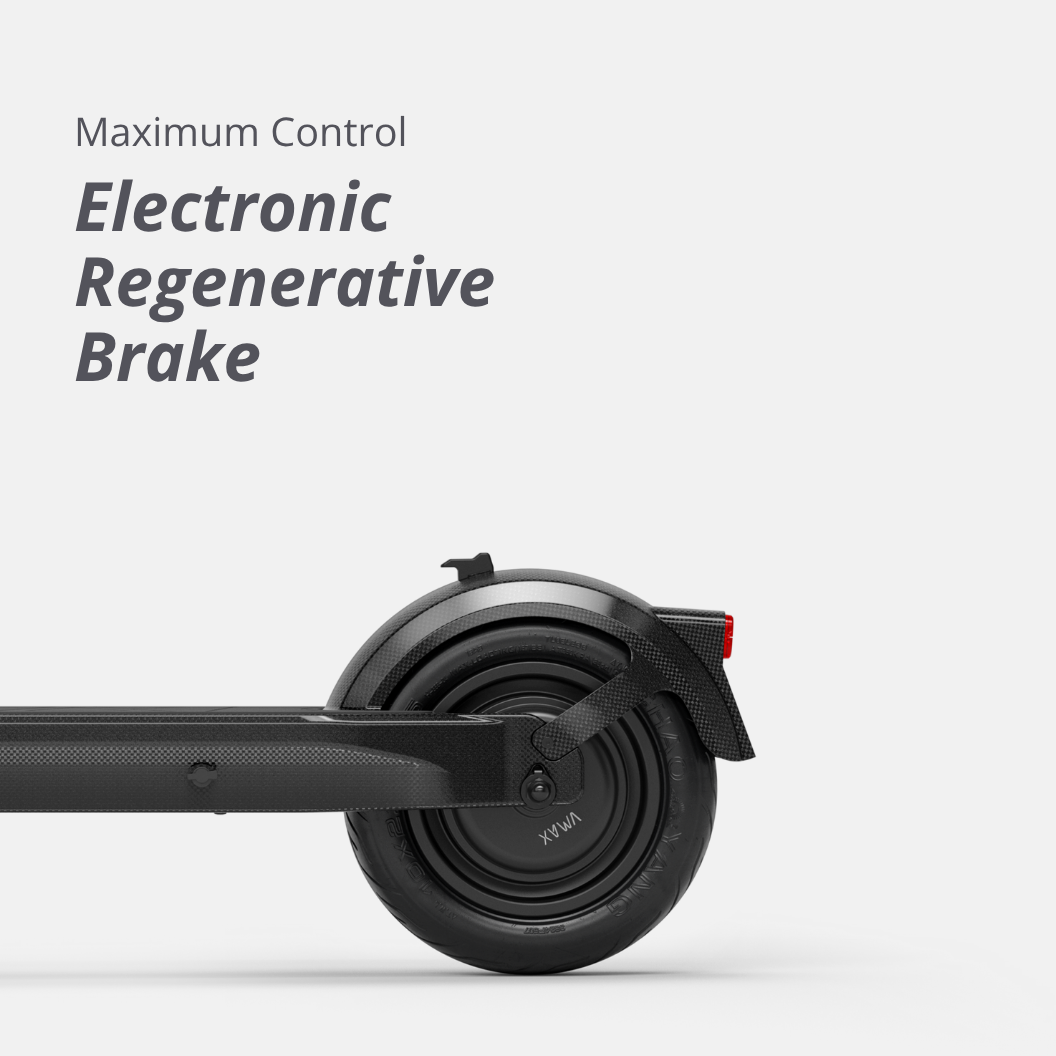 Nahaufnahme des Hinterrads des VMAX VX8 mit elektronischer Rekuperationsbremse für maximale Kontrolle.